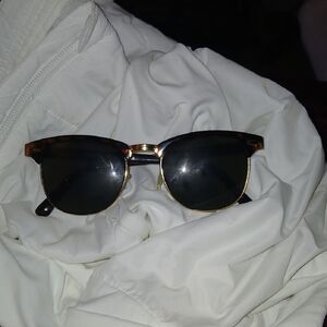Classic Tortoise Shell Sunglasses